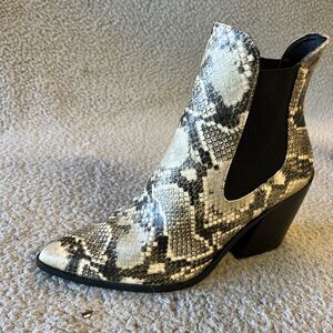 Steve Madden Gail Snakeskin Boots Womens 8.5M Black Gray Pointed Toe Ankle